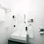 Oda ve Kahvaltı Parkhotel Braunau - 24 Stunden Self Check-in Braunau am Inn