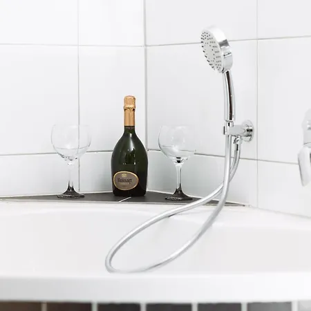 Alojamento de Acomodação e Pequeno-almoço Parkhotel Braunau - 24 Stunden Self Check-in 4*