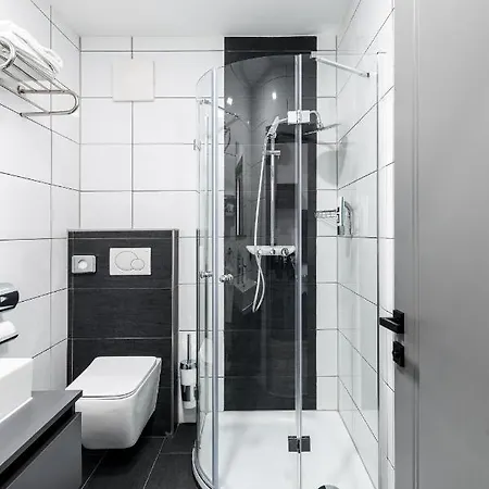 Parkhotel Braunau - 24 Stunden Self Check-in 住宿加早餐酒店