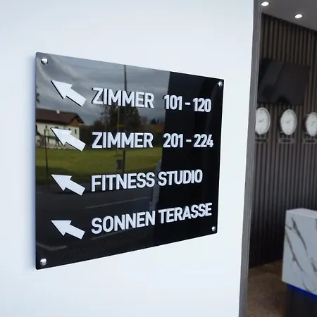 Parkhotel Braunau - 24 Stunden Self Check-in 住宿加早餐酒店 4*