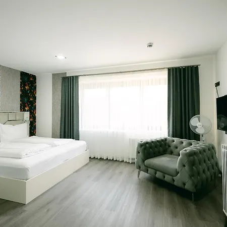 Parkhotel Braunau - 24 Stunden Self Check-in Alojamento de Acomodação e Pequeno-almoço 4*