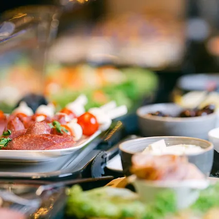 Parkhotel Braunau - 24 Stunden Self Check-in 住宿加早餐酒店