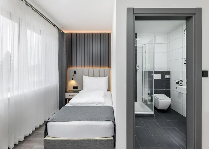 Parkhotel Braunau - 24 Stunden Self Check-in Oda ve Kahvaltı 4*