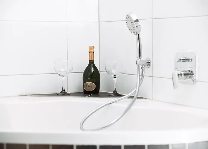 לינה וארוחת בוקר Parkhotel Braunau - 24 Stunden Self Check-in 4*