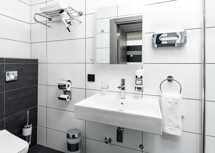 Oda ve Kahvaltı Parkhotel Braunau - 24 Stunden Self Check-in Braunau am Inn