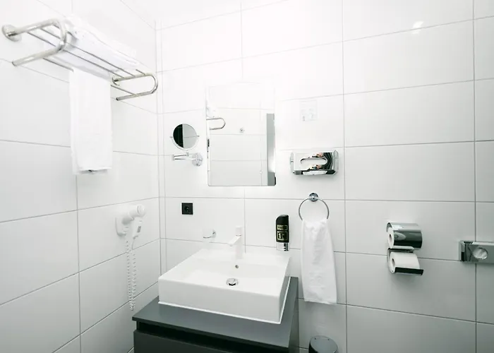 Oda ve Kahvaltı Parkhotel Braunau - 24 Stunden Self Check-in Braunau am Inn