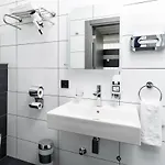 فندق مبيت وإفطار Parkhotel Braunau - 24 Stunden Self Check-in براوناو آم إن