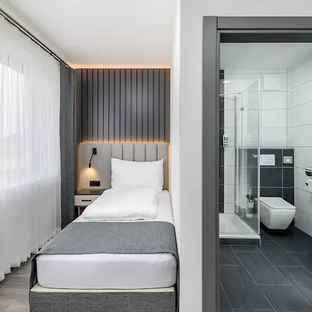 Parkhotel Braunau - 24 Stunden Self Check-in Bed & Breakfast 4*